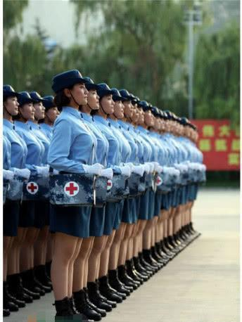 阅兵女兵，关于脚臭的误解与真实，阅兵女兵，脚臭的误解与真相揭秘