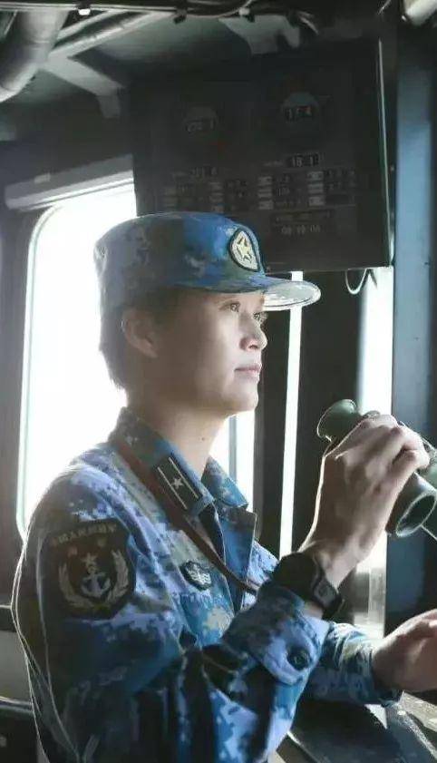 郑州舰舰长韦晓慧,一位领航者的壮志与情怀,郑州舰舰长韦晓慧,领航者的壮志与英雄情怀