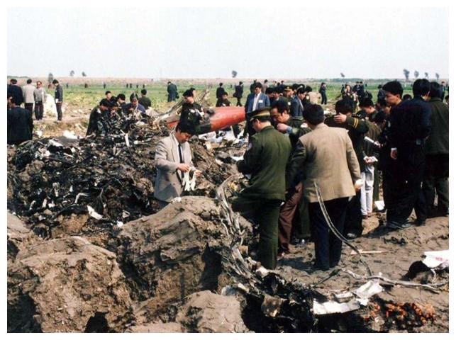 94西安空难,村民哄抢旅客物品事件深度剖析,94西安空难后村民哄抢旅客物品事件深度解析与反思