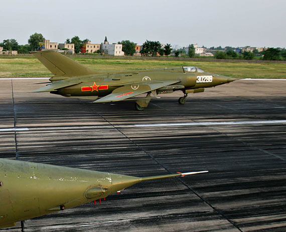 强5攻击机与F-6战斗机的交锋，历史与技术的碰撞，强5攻击机与F-6战斗机的历史与技术交锋