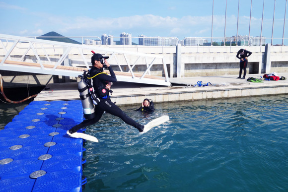 半潜水船，未来海洋探索的新篇章，半潜水船，开启未来海洋探索新篇章