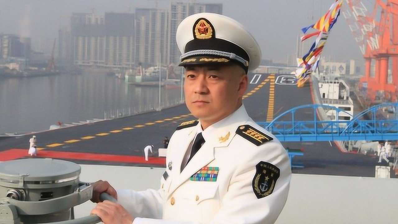 揭秘航空母舰的舰长身份，一位海军精英的传奇故事，揭秘航空母舰舰长传奇，海军精英的荣耀之路