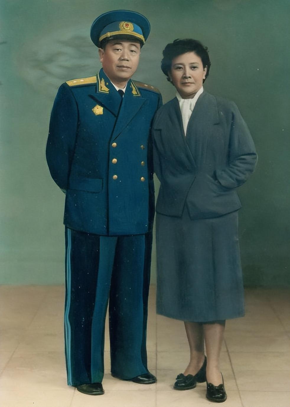 中国人民解放军空军成立时刻的历史背景及其深远影响，中国人民解放军空军成立时刻的历史背景与深远影响探究