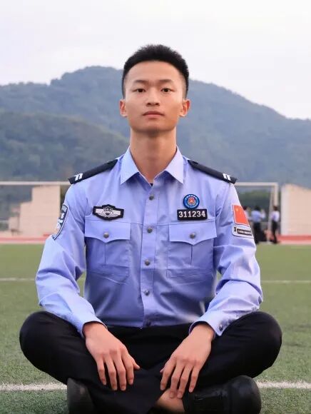 新警服亮相在即,探索未来警务装备的新篇章(2023版),未来警务装备新篇章揭秘,新警服亮相在即(2023版)