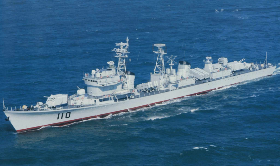 探索中国海军力量的独特创新,051型驱逐舰的魔改之旅,中国海军力量创新探索,051型驱逐舰的魔改之旅揭秘