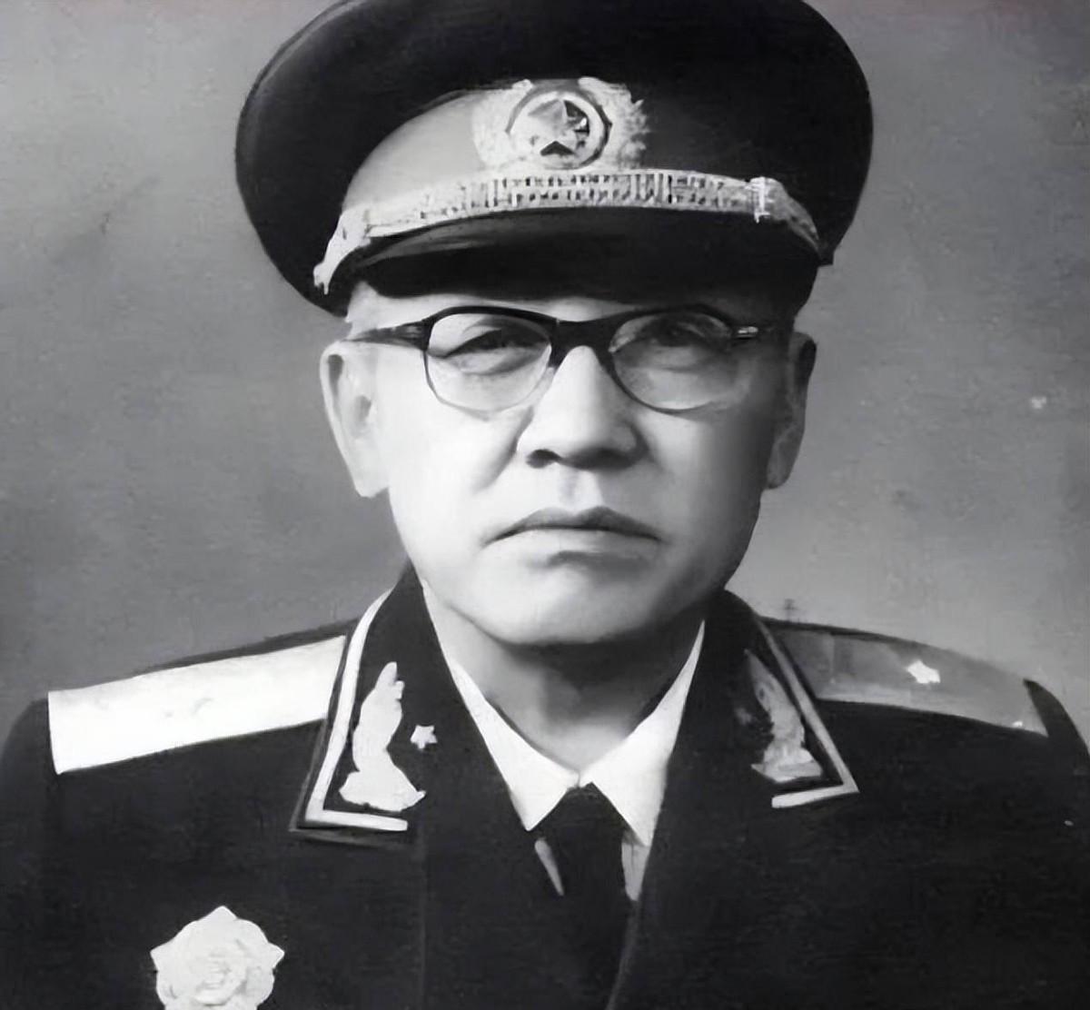 段苏权不满军衔的后果,深度分析与思考,段苏权对军衔的不满及其深度影响分析