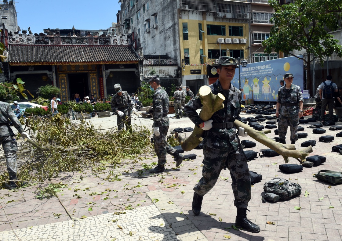 驻澳门部队救灾行动，天鸽台风下的英勇身影，驻澳门部队救灾行动，台风天鸽下的英勇身影