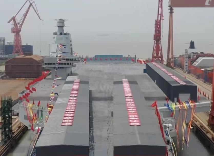航母下水仪式,荣耀与梦想交织的壮丽瞬间,航母下水仪式,荣耀与梦想交织的辉煌瞬间