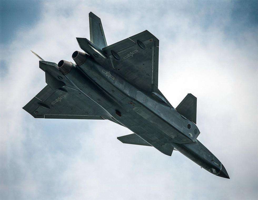 歼20与F-22,究竟谁更厉害?,歼20与F-22,谁更胜一筹?