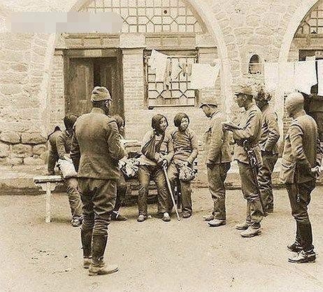 漂亮的中国女兵照片集锦，展现新时代巾帼英雄的风采，新时代巾帼英雄风采，中国女兵照片集锦展