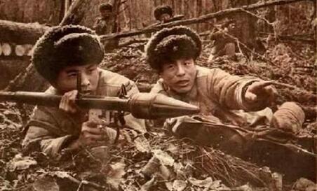 探究90年代解放军武器的现实状况，究竟有多落后？，90年代解放军武器现实状况深度探究，技术落后之谜揭晓。