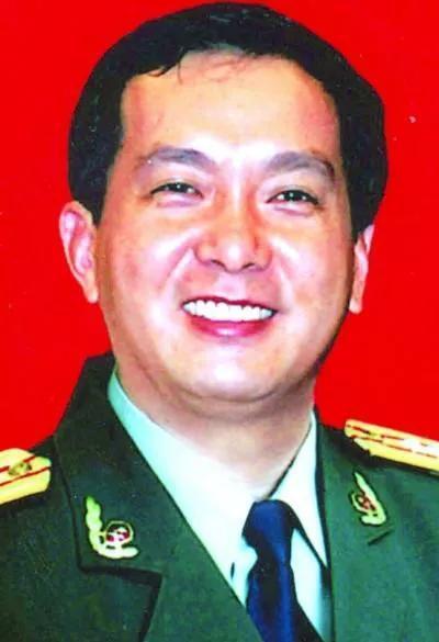 感动中国人物——丁晓兵,一位英勇无畏的军人典范,英勇无畏的军人典范——感动中国人物丁晓兵