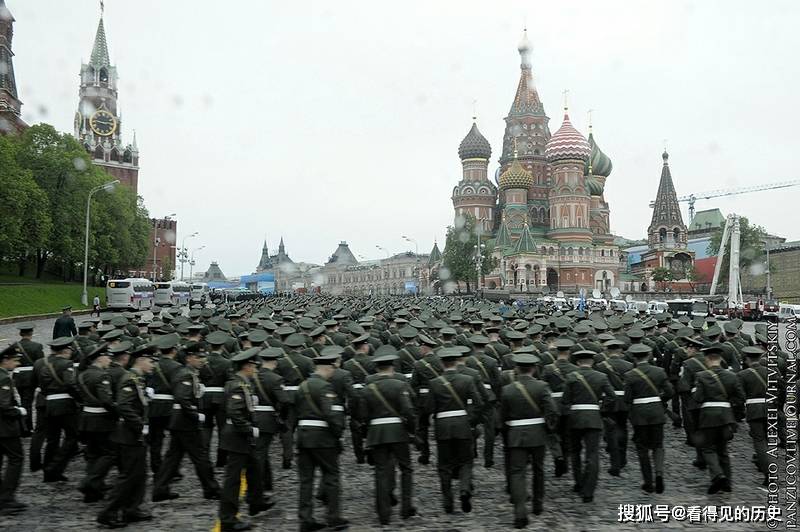 2012阅兵式高清完整版,盛大的庆典,展现国家力量与荣耀,『2012阅兵式高清完整版,展现国家力量与荣耀的盛大庆典』