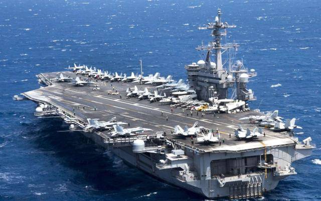 世界现役排水量前十的航母，力量与荣耀的象征，全球排水量前十航母，力量与荣耀的巅峰展现