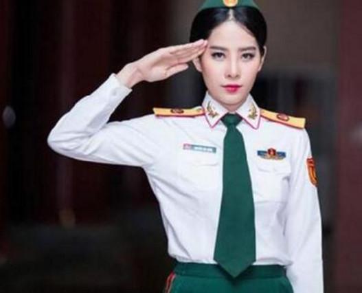 国防频道的女主持人,声音与力量的独特融合,国防频道女主持人,声音与力量的魅力融合