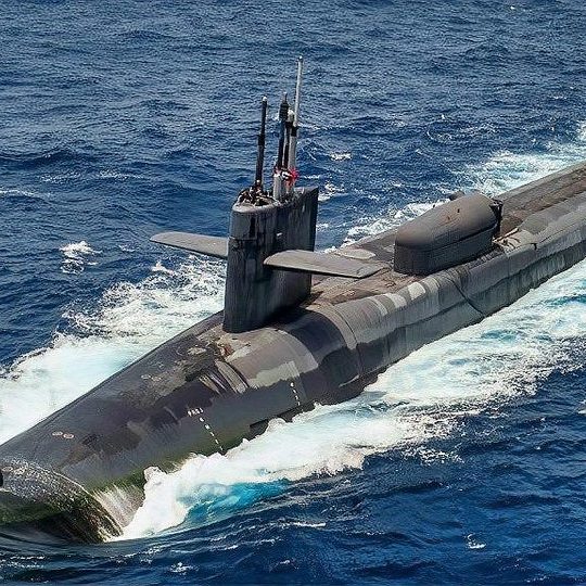 美核潜艇公开上浮，揭示军事透明化的双刃剑效应，美核潜艇上浮揭示军事透明化的双刃剑效应