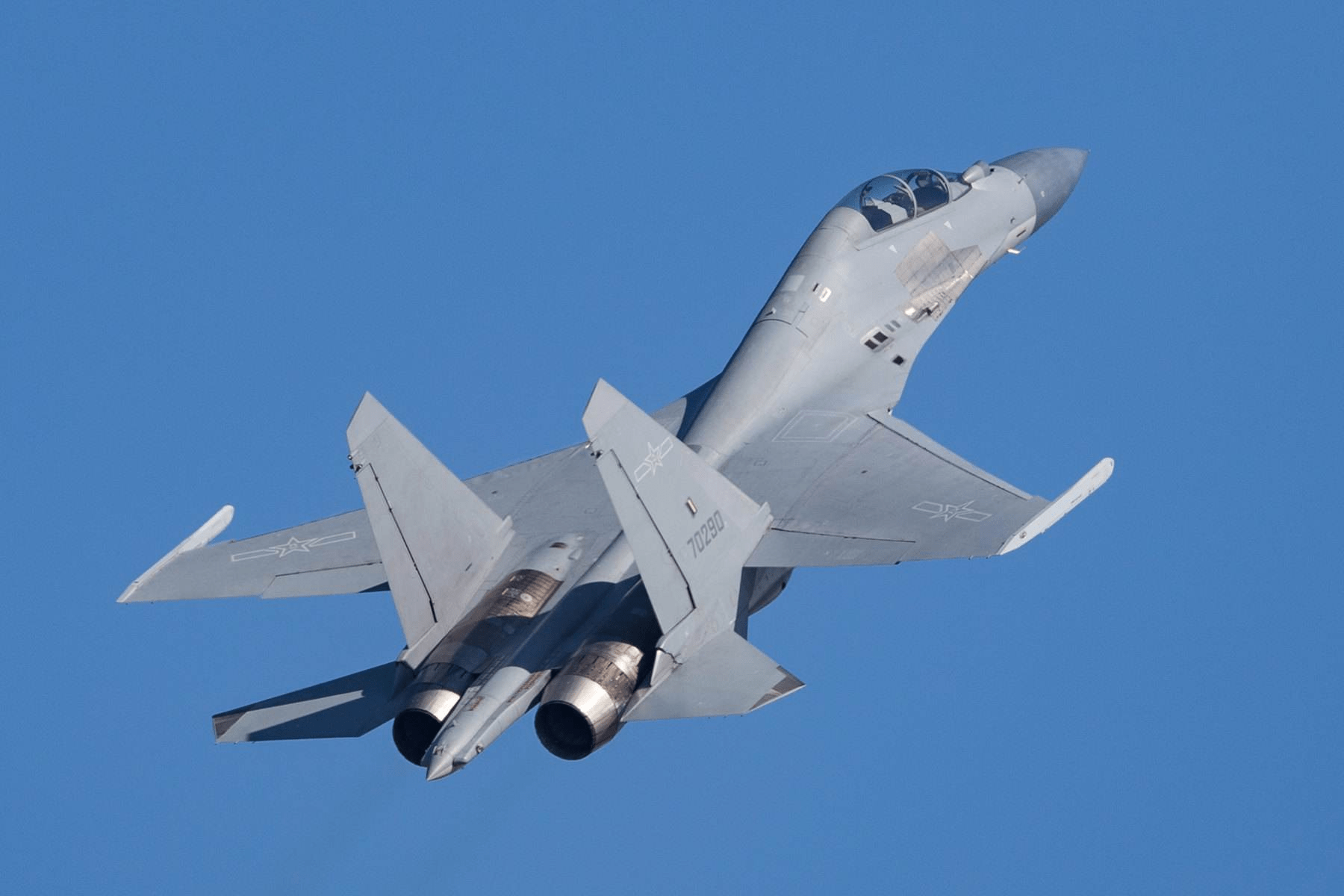 歼16战斗机高清，空中巨鹰的震撼之美，歼16战斗机高清，空中巨鹰的震撼之美展示