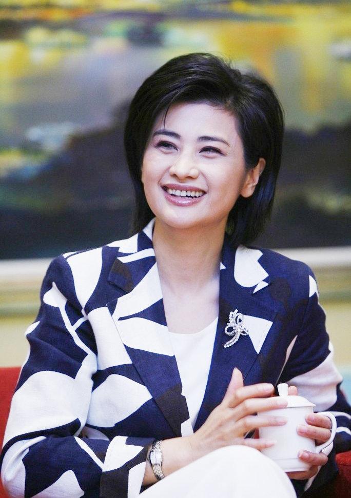 东方时事环球解读微博，深度解析时事热点，传递东方智慧，东方时事热点深度解读，环球视角传递东方智慧