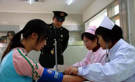 征兵体检女兵，新时代下的挑战与机遇，新时代女兵征兵体检，挑战与机遇并存