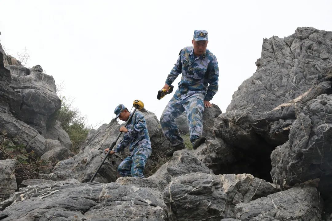 军事频道与悬崖,探索军事领域的神秘与冒险,军事频道揭秘悬崖探险,探索军事领域的神秘与冒险之旅