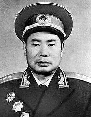 中国人民志愿军司令员兼政治委员，英雄之魂，民族之骄傲，中国人民志愿军司令员兼政治委员，英雄之魂，民族荣光的光辉典范