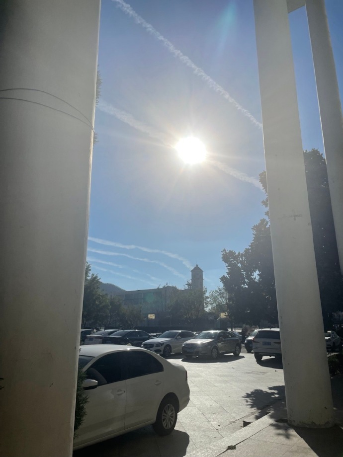 今天太阳很大，一种力量的启示，炽热日光下的启示之力