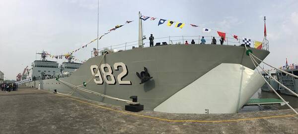 吕梁山号登陆舰，中国海军的新锐力量，中国海军新锐力量，吕梁山号登陆舰亮相