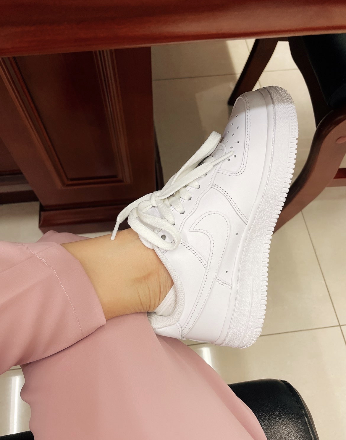 空军一号穿着臭脚,一种现象背后的探讨,空军一号引发臭脚现象,背后的原因探讨