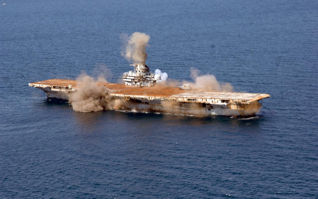 现代航母排水量,揭示其重要性及其发展趋势,现代航母排水量与未来发展趋势,揭示其重要性及展望