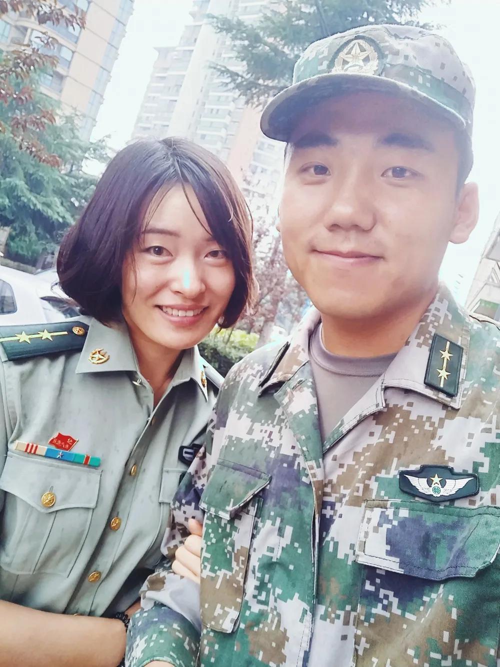 女兵程诚的生活照,坚韧与柔美的交融,女兵程诚生活照,坚韧与柔美交融的风采