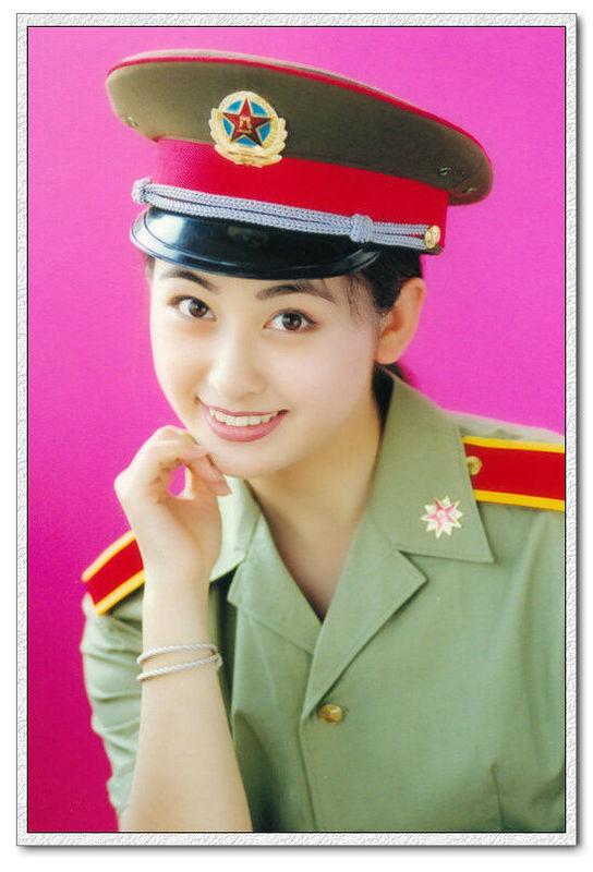 最漂亮的中国女兵图片,展现英勇与美丽的瞬间,英勇与美丽并存,最迷人的中国女兵瞬间图片