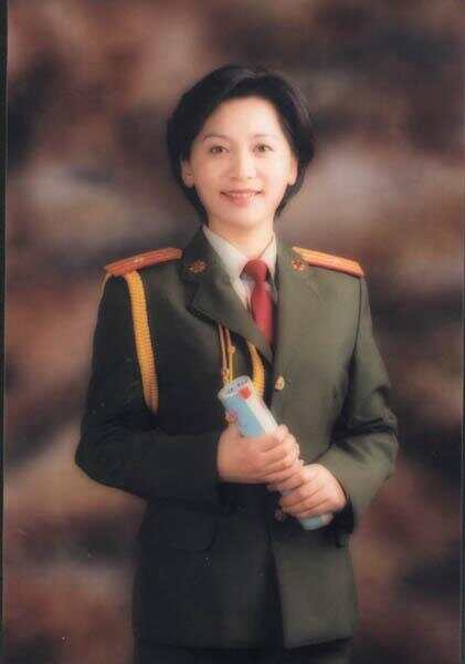 央视军事女主持，闪耀在荧幕上的军事之花，央视军事女主持，军事之花在荧幕上绽放