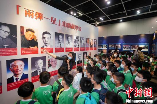 探索星辰大海,两弹一星背后的故事与学生们的未来,揭秘星辰大海背后的故事,两弹一星与学生未来展望