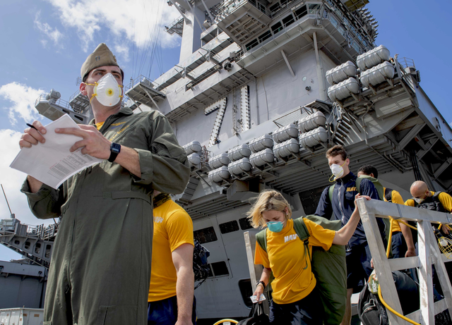 美国航母遭遇新冠疫情的挑战，美国航母面临新冠疫情的挑战