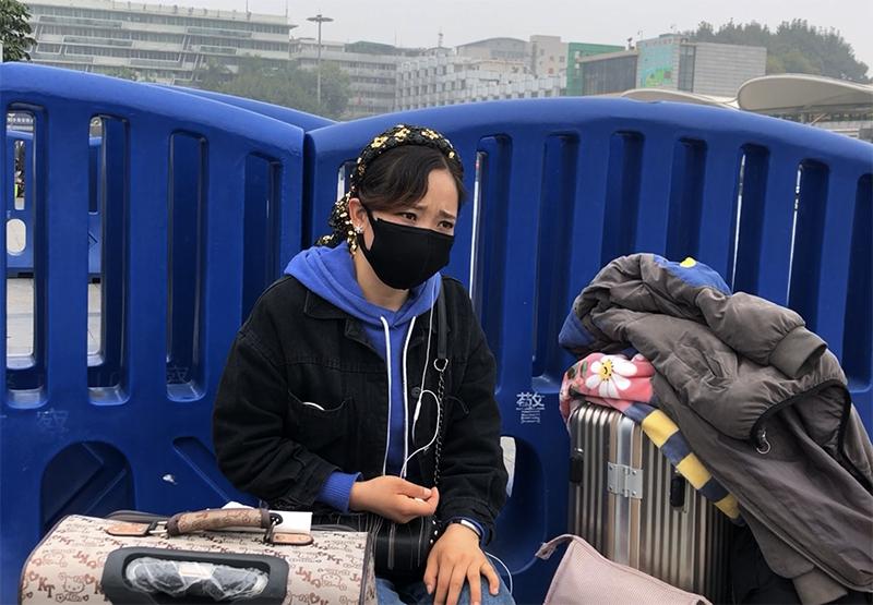 广州市领导新闻发布会集体摘口罩,展现自信与担当,广州领导新闻发布会集体摘口罩,展现自信担当风采