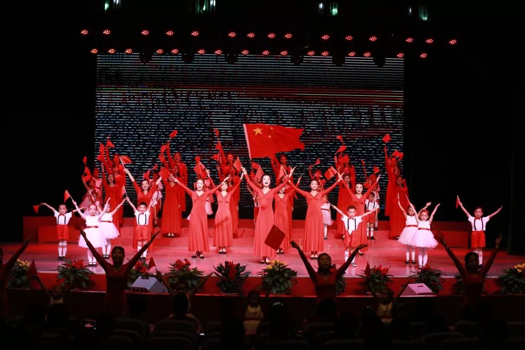 女声小合唱，雄赳赳气昂昂的力量之美，女声小合唱的力量之美，雄赳赳气昂昂的震撼之声