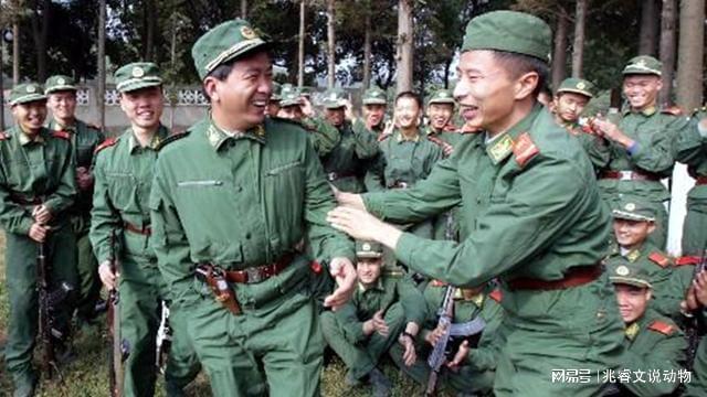 丁晓兵儿子丁涛的军衔之路，丁涛的军衔之路，继承父亲丁晓兵的精神与荣耀