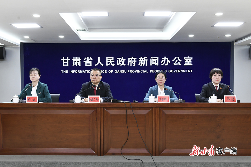 新闻发布会反面例子,揭示不当行为及其影响,新闻发布会反面案例揭秘,不当行为及其深远影响