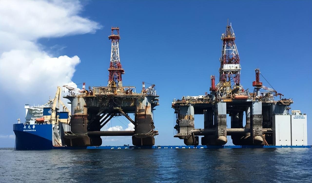 半潜船,专门运输大型物资的巨轮,半潜船,巨型运输巨轮,专门运输大型物资