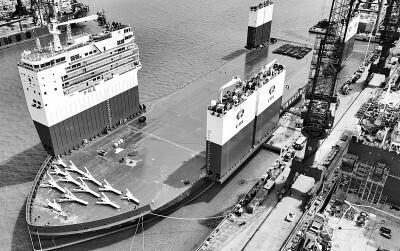 半潜船,专门运输大型物资的巨轮,半潜船,巨型运输巨轮,专门运输大型物资