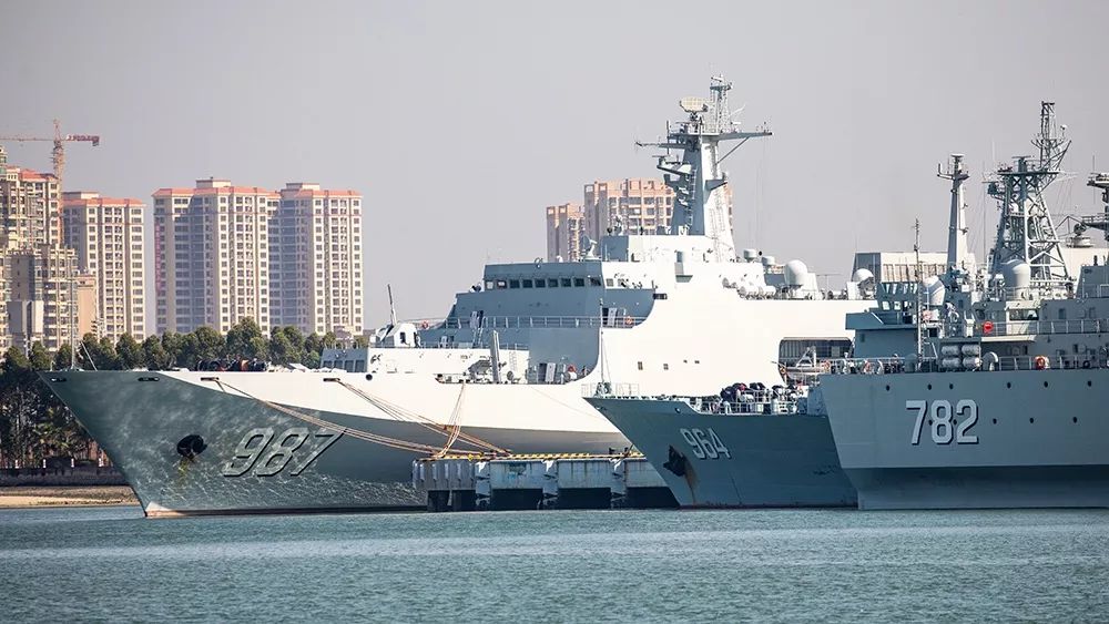 揭秘中国海军新利器，938吕梁山舰，揭秘中国海军新利器，吕梁山舰亮相揭秘