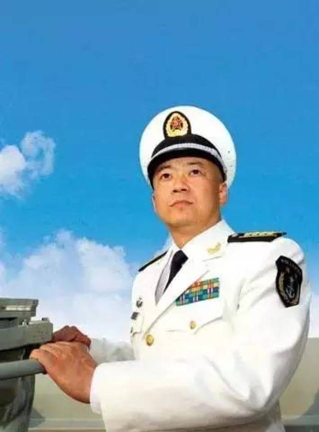 中国第三艘航母舰长的神秘面纱——揭秘背后的故事,中国第三艘航母舰长揭秘,背后的故事浮出水面