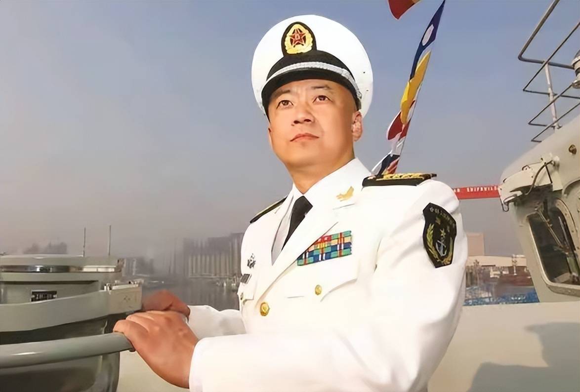 中国第三艘航母舰长的神秘面纱——揭秘背后的故事,中国第三艘航母舰长揭秘,背后的故事浮出水面