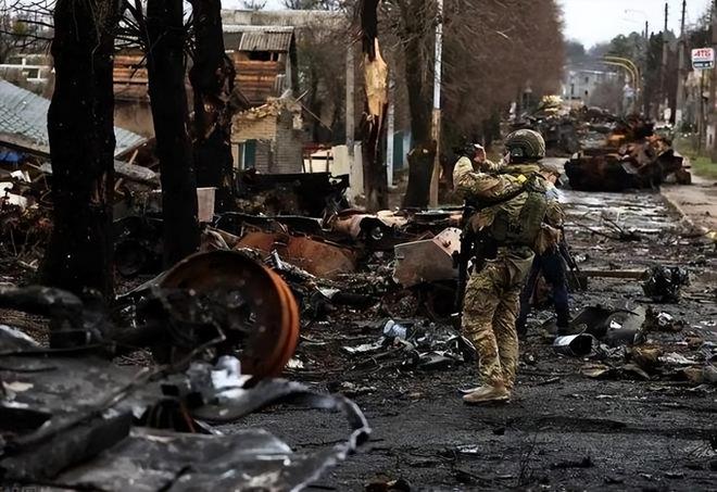 俄乌战场爆火图片，战争背后的故事与反思，俄乌战场，图片背后的故事与深刻反思