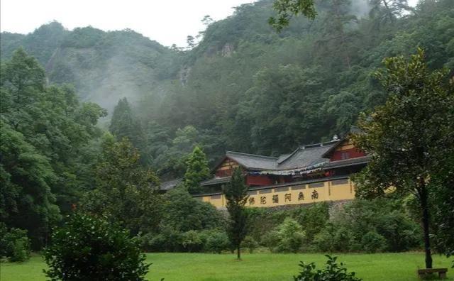 白小姐与刘伯温,一马一肖的传奇故事,白小姐与刘伯温,一马一肖的传奇之旅