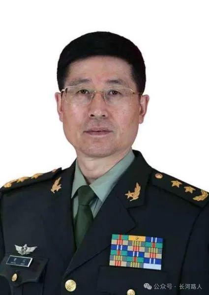 集团军参谋长军衔解析,集团军参谋长军衔详解