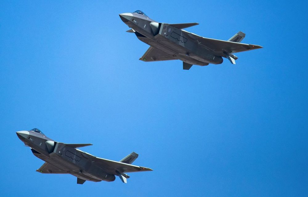 歼8底部构造揭秘,深度探索中国空军主力战机的内部结构,揭秘歼8战机底部构造,深度探索中国空军主力战机内部结构