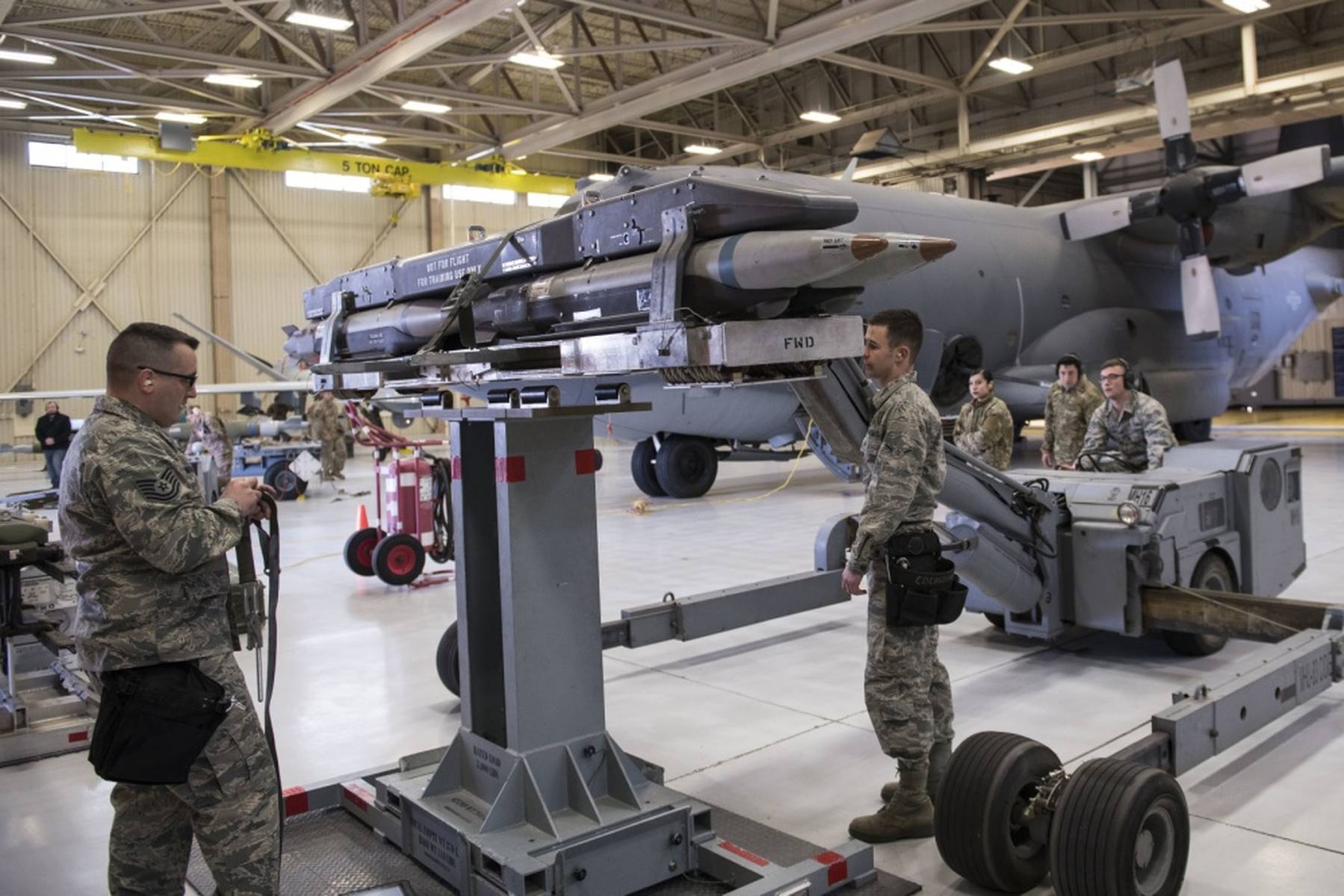 美军装备器材保障特点，美军装备器材保障特点解析