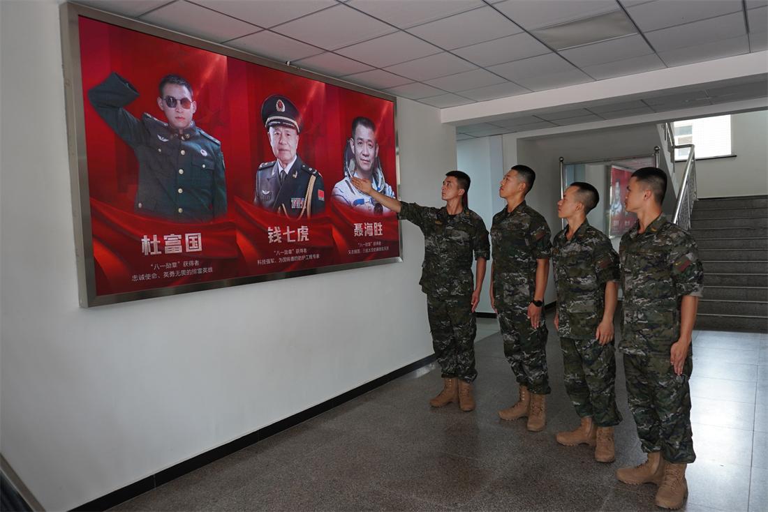 八一勋章获得者