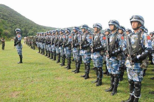 星空迷彩服的颜色组合,探索多种色彩的魅力,星空迷彩服色彩组合的魅力探索,多彩绚烂的时尚魅力展现